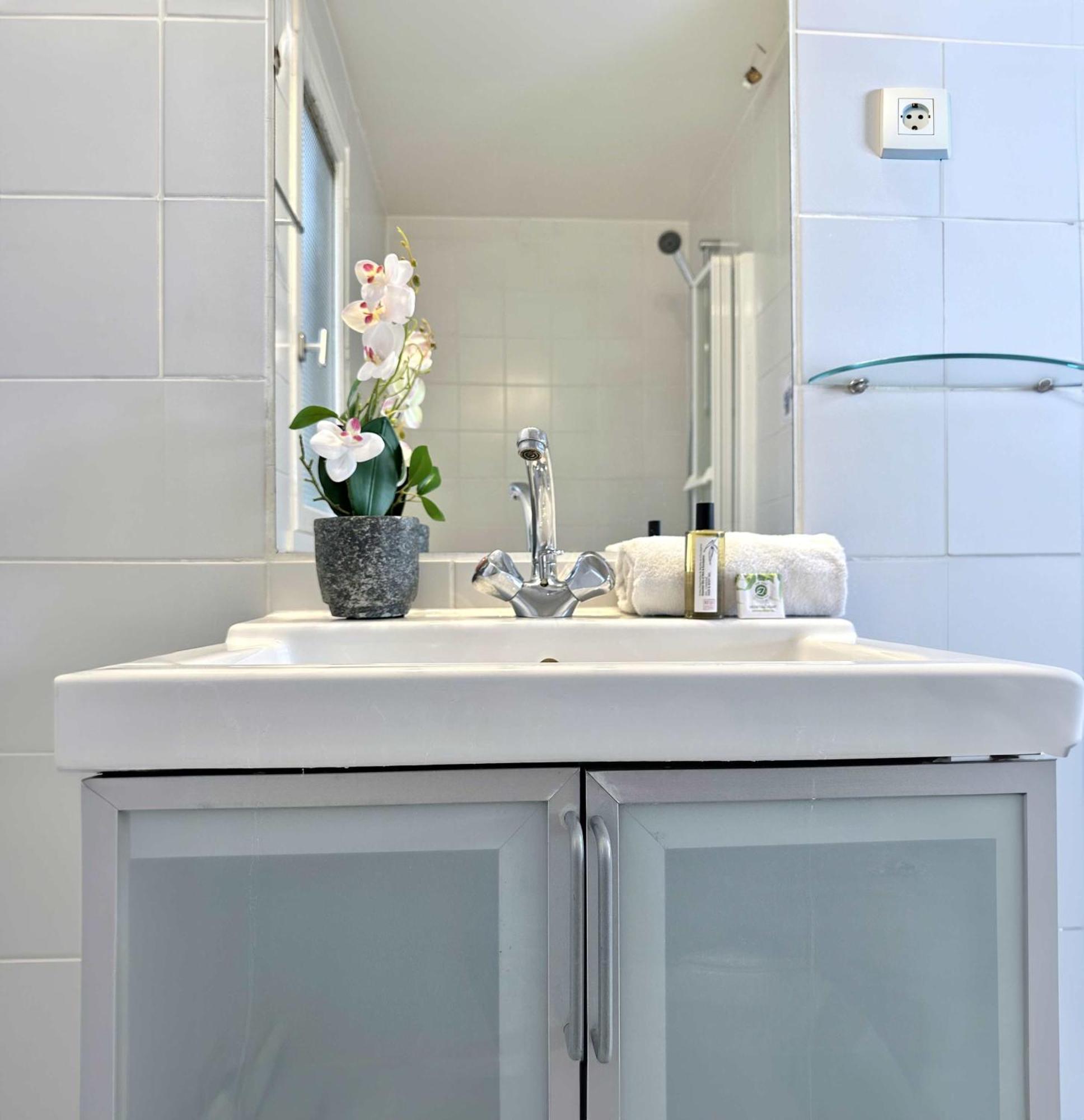 Beautiful Calm Studio In Le Marais Parijs Buitenkant foto