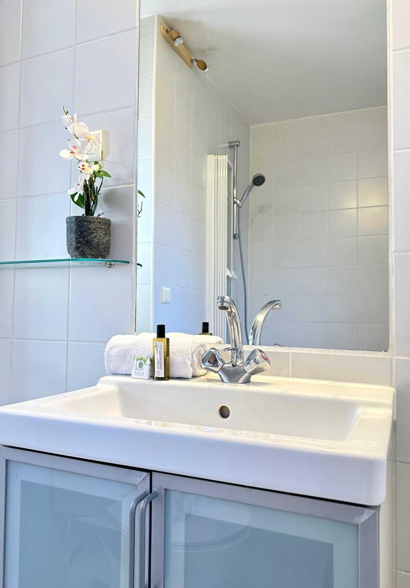 Beautiful Calm Studio In Le Marais Parijs Buitenkant foto