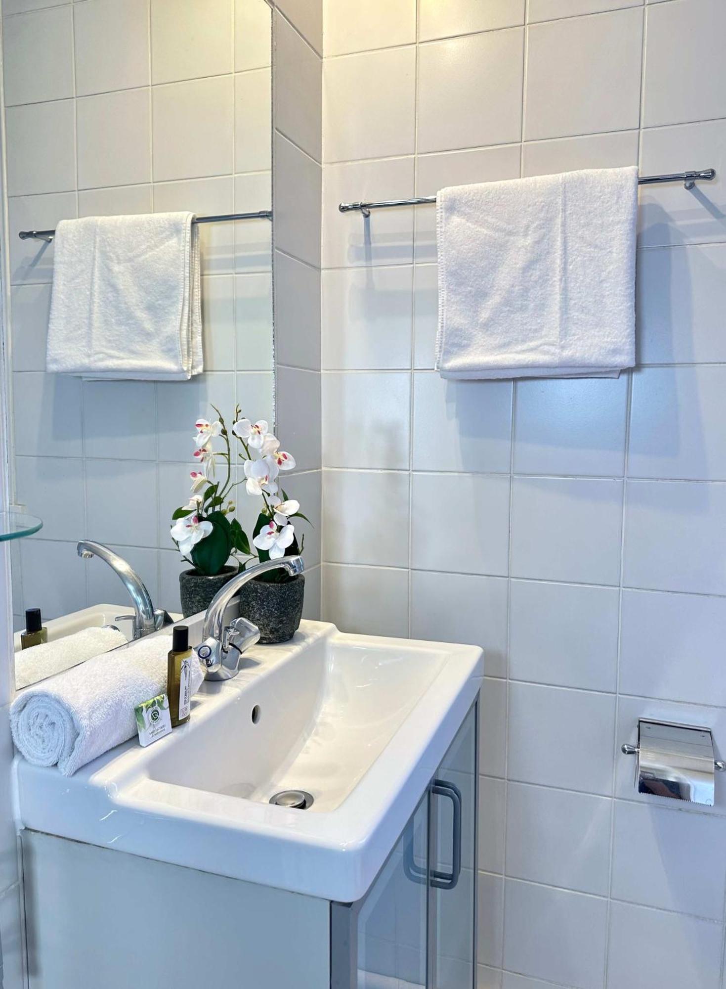 Beautiful Calm Studio In Le Marais Parijs Buitenkant foto